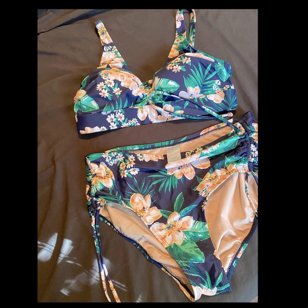 Kona Sol Womens plus 2 piece bathing suit.